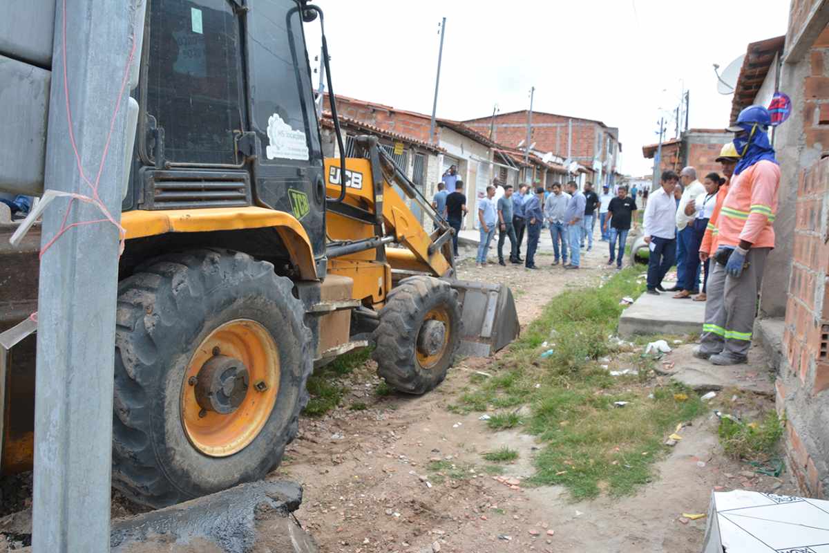 Cinco ruas de Bonfim de Feira recebem obras de drenagem de águas pluviais
