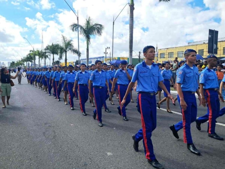 Participação das escolas durante o desfile de 7 de Setembro
