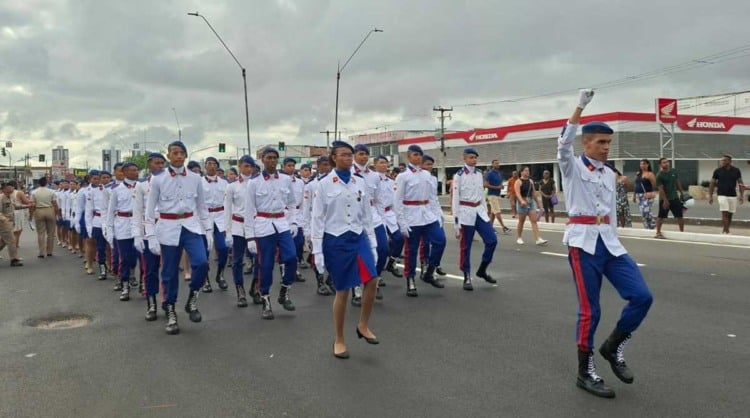 Participação das escolas durante o desfile de 7 de Setembro