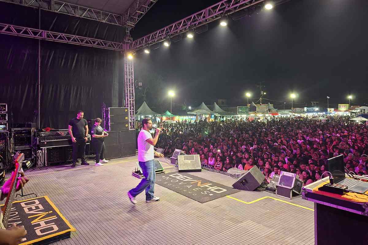 Devinho Novaes na Festa do Vaqueiro de Alecrim Miúdo