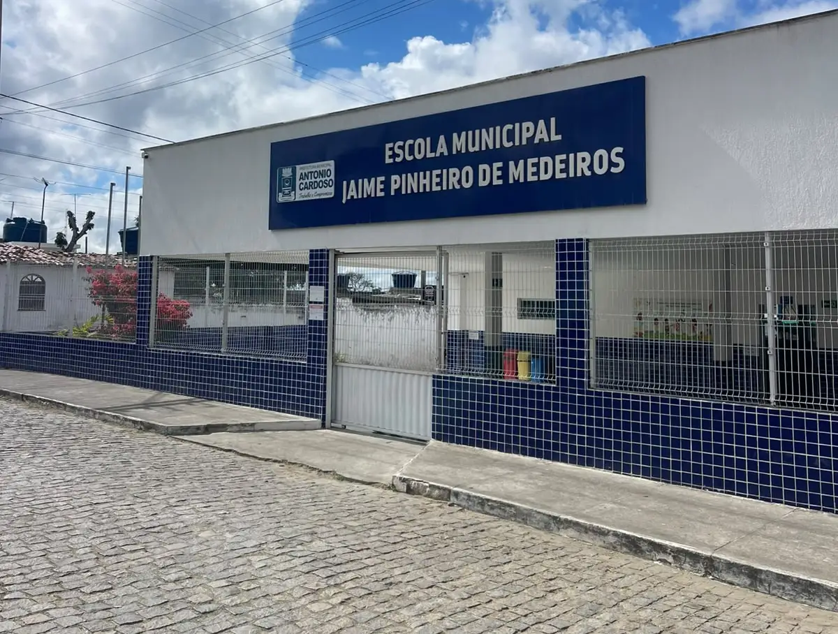 Professores paralisam atividades por 24 horas e cobram avanços no Plano de Carreira em Antônio Cardoso