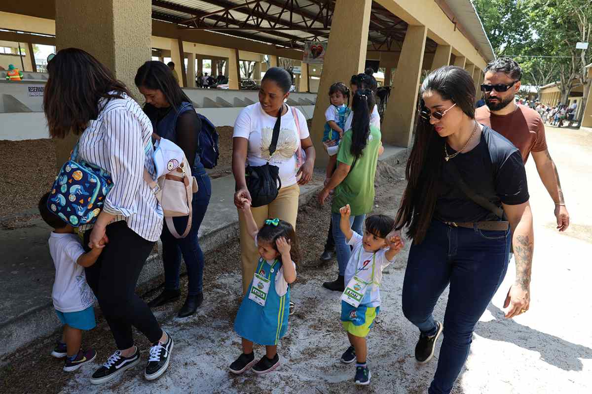Escolas levam alunos para conhecer animais e projetos na Expofeira