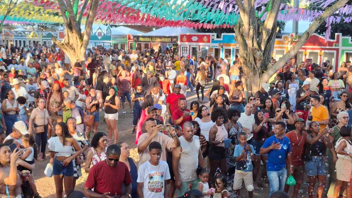 Espaço de shows no Parque de Exposição lotado_ Expofeira 2026_ Foto Kaio Vinicius