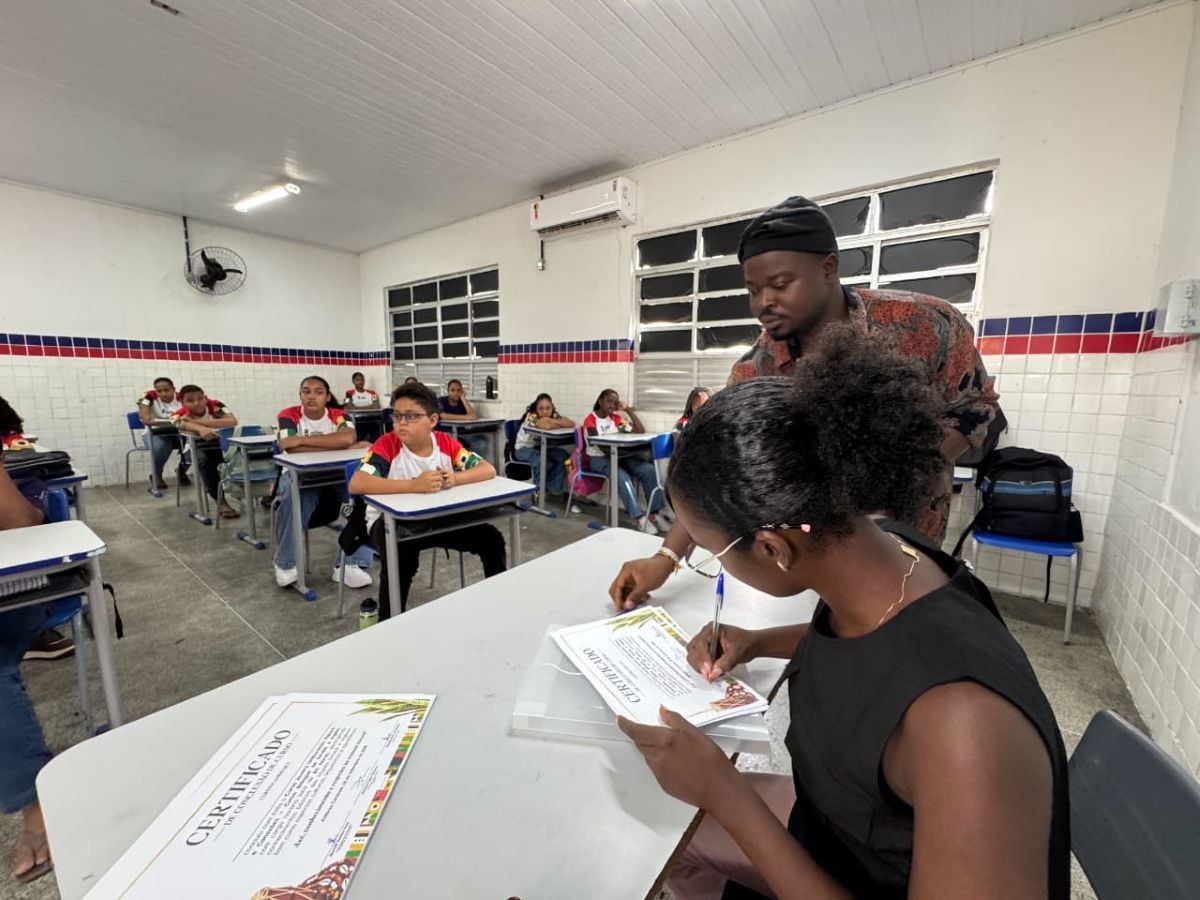 Estudantes da rede municipal de Antônio Cardoso concluem oficinas de Inglês e Iorubá