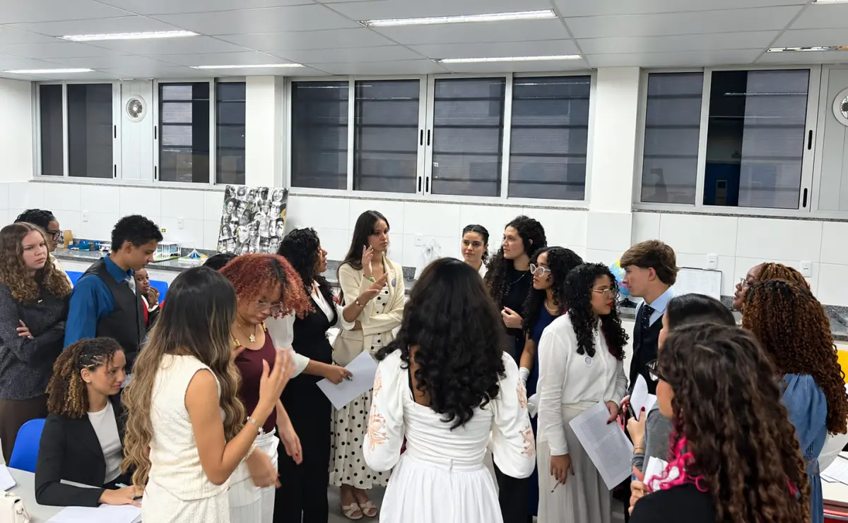 Estudantes do Colégio Asas vivenciam diplomacia na prática durante simulação da ONU em Salvador