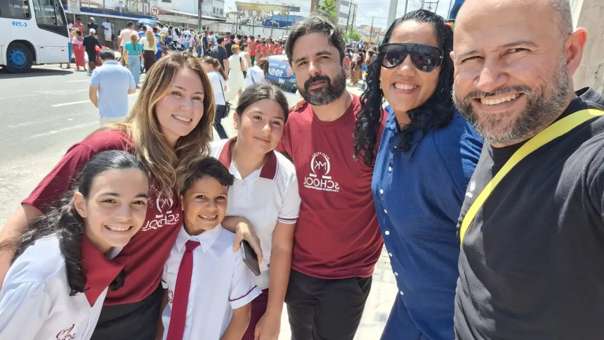 Estudantes do MK School participam pela primeira vez do desfile de 7 de Setembro em Feira de Santana
