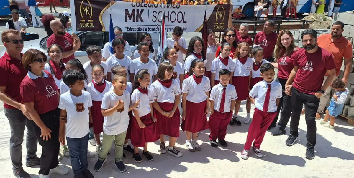 Estudantes do MK School participam pela primeira vez do desfile de 7 de Setembro em Feira de Santana
