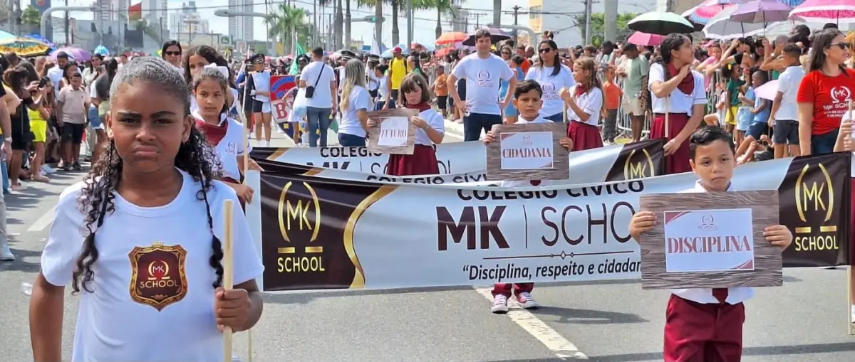 Estudantes do MK School participam pela primeira vez do desfile de 7 de Setembro em Feira de Santana