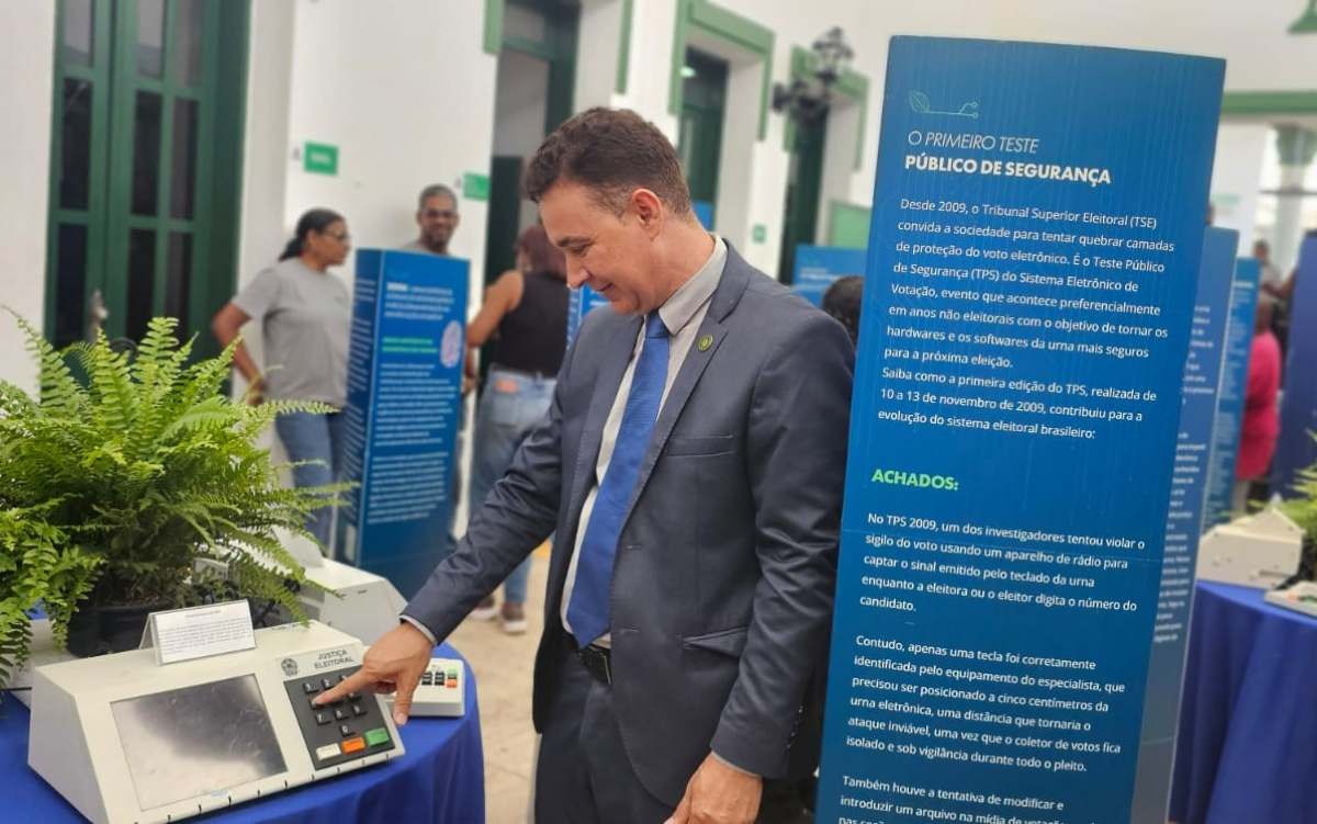 Exposição sobre os 30 anos da Urna Eletrônica na Câmara