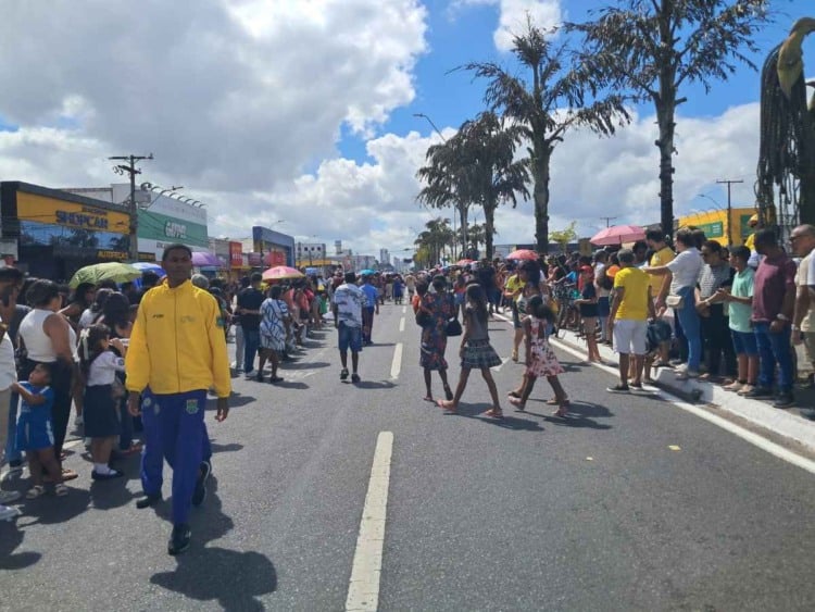 Feirenses acompanha desfile de 7 de Setembro 2026