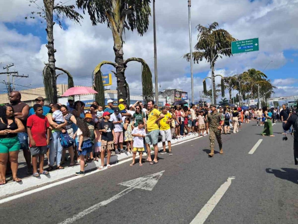 Feirenses acompanha desfile de 7 de Setembro 2026