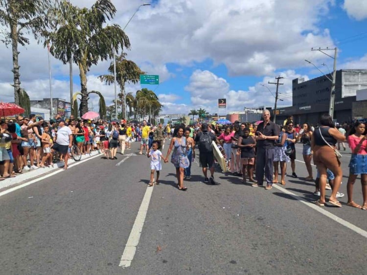 Feirenses acompanha desfile de 7 de Setembro 2026