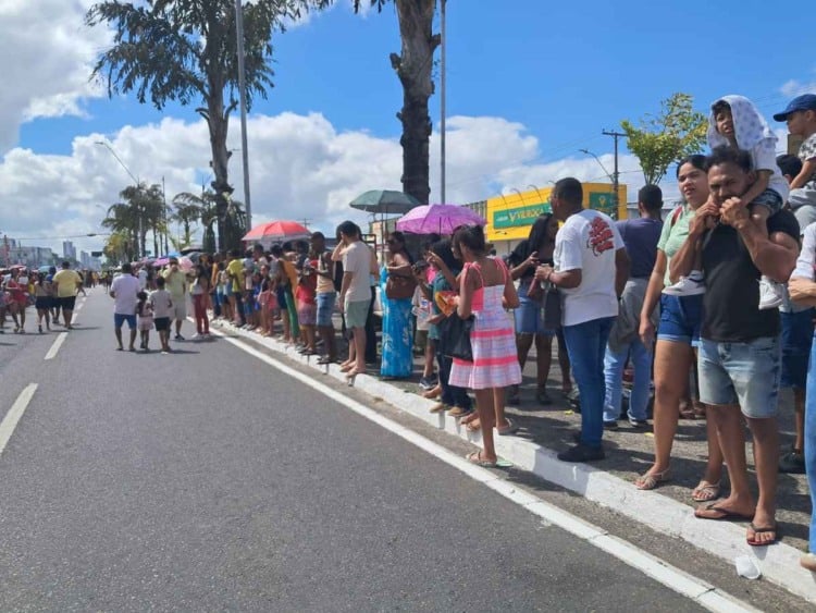 Feirenses acompanha desfile de 7 de Setembro 2026