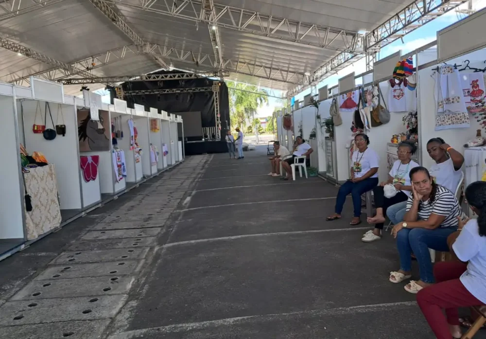 Feira de Agricultura Familiar reúne produtores de várias cidades da Bahia e movimenta negócios em Feira de Santana Feira de Agricultura Familiar reúne produtores de várias cidades da Bahia e movimenta negócios em Feira de Santana