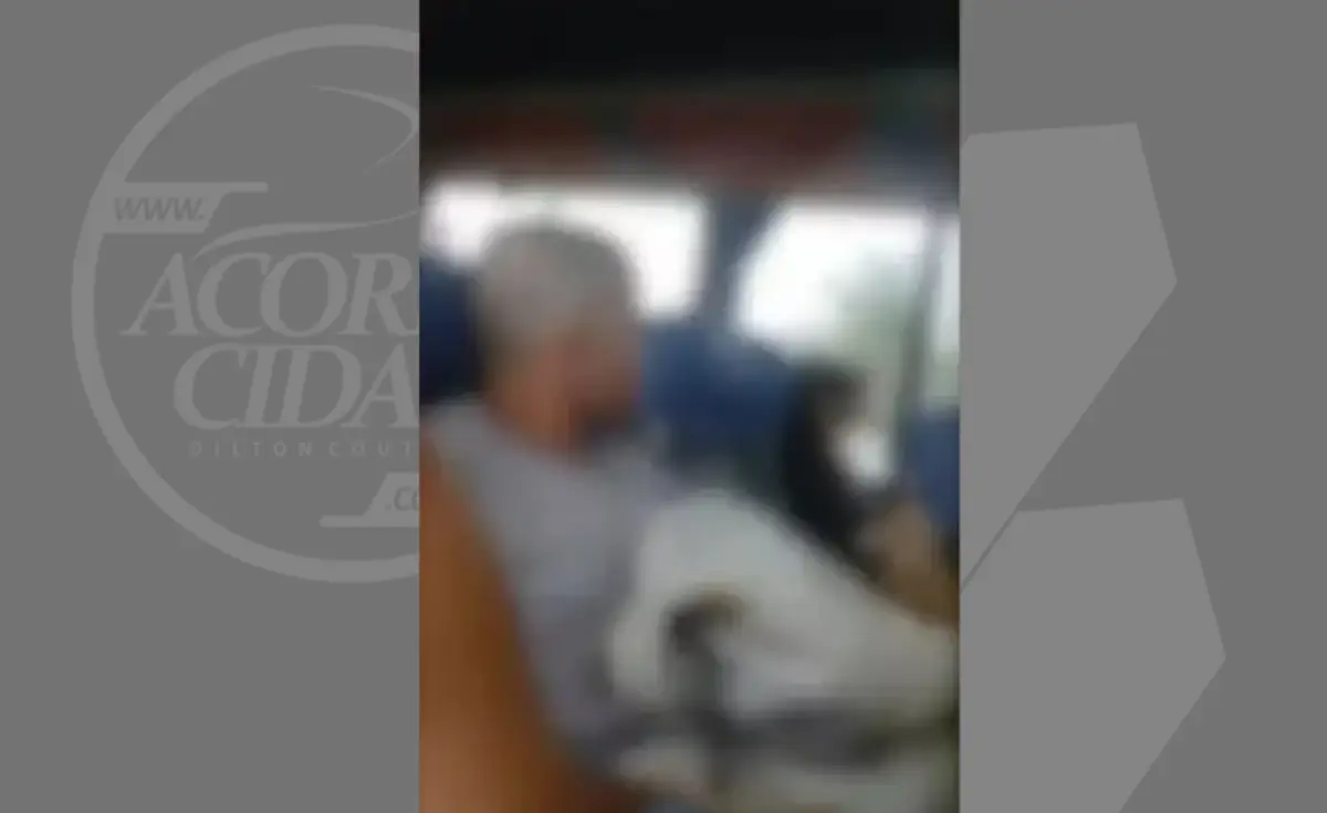 Mulher registra homem se masturbando dentro de ônibus e denuncia importunação sexual