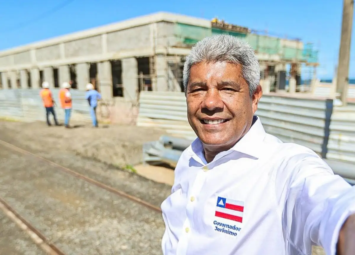 Jerônimo Rodrigues visita obras do VLT em Salvador