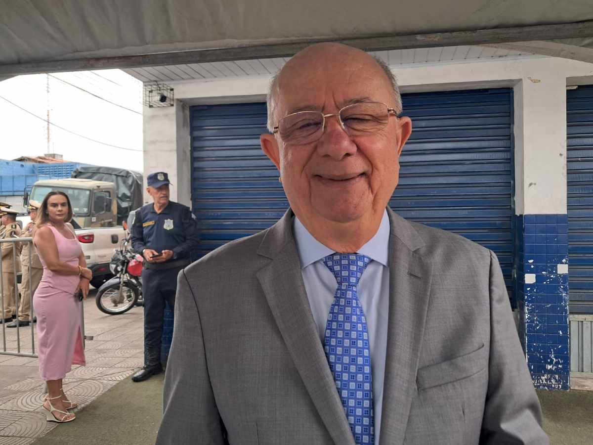 Prefeito José Ronaldo, no desfile cívico de 7 de Setembro