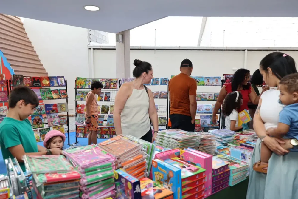 3ª edição do Literasas reúne literatura e arte na Escola Asas de Papel 3ª edição do Literasas reúne literatura e arte na Escola Asas de Papel