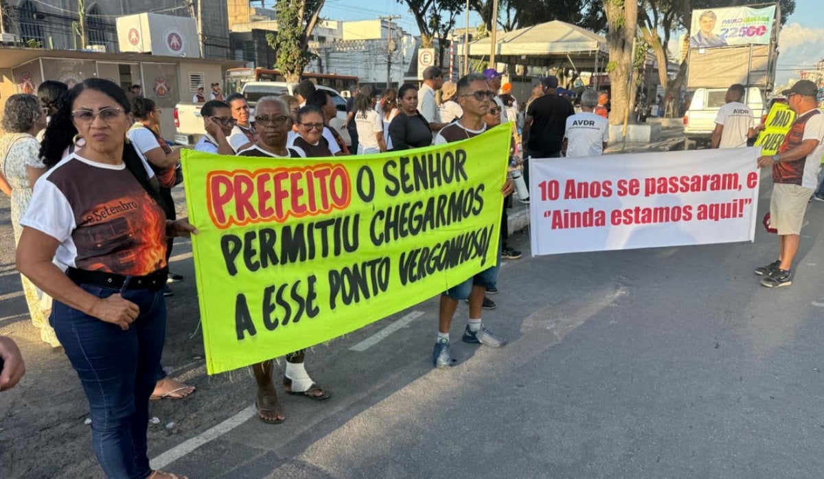 Manifestação de ex-funcionários de empresas de ônibus em Feira de Santana