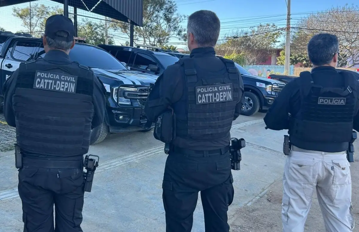 Dois homens são presos por estupro qualificado; vítima morreu após agressões