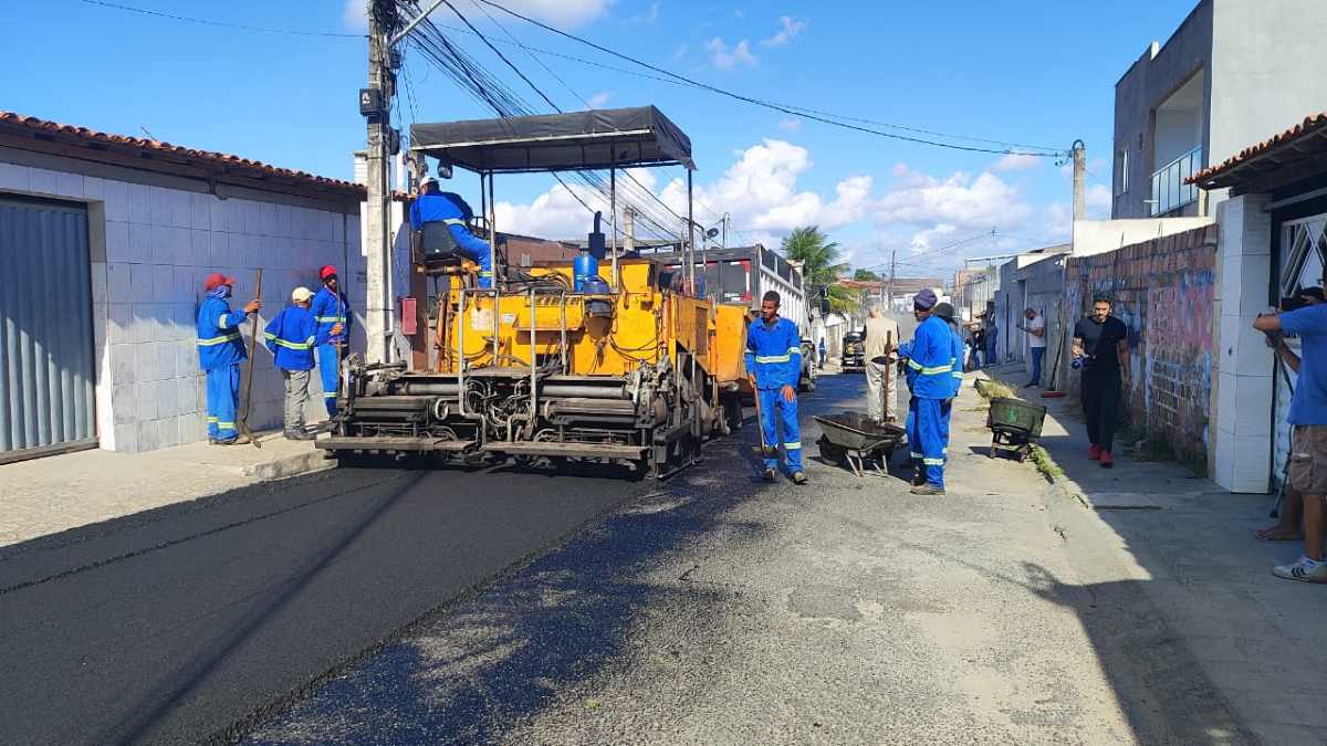 Pavimentação da rua J, no Feira X
