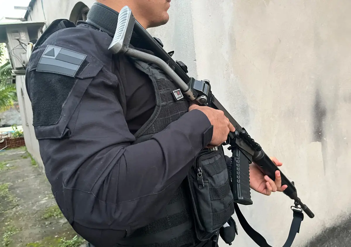 Foragida por tráfico de drogas e organização criminosa é presa em Feira de Santana