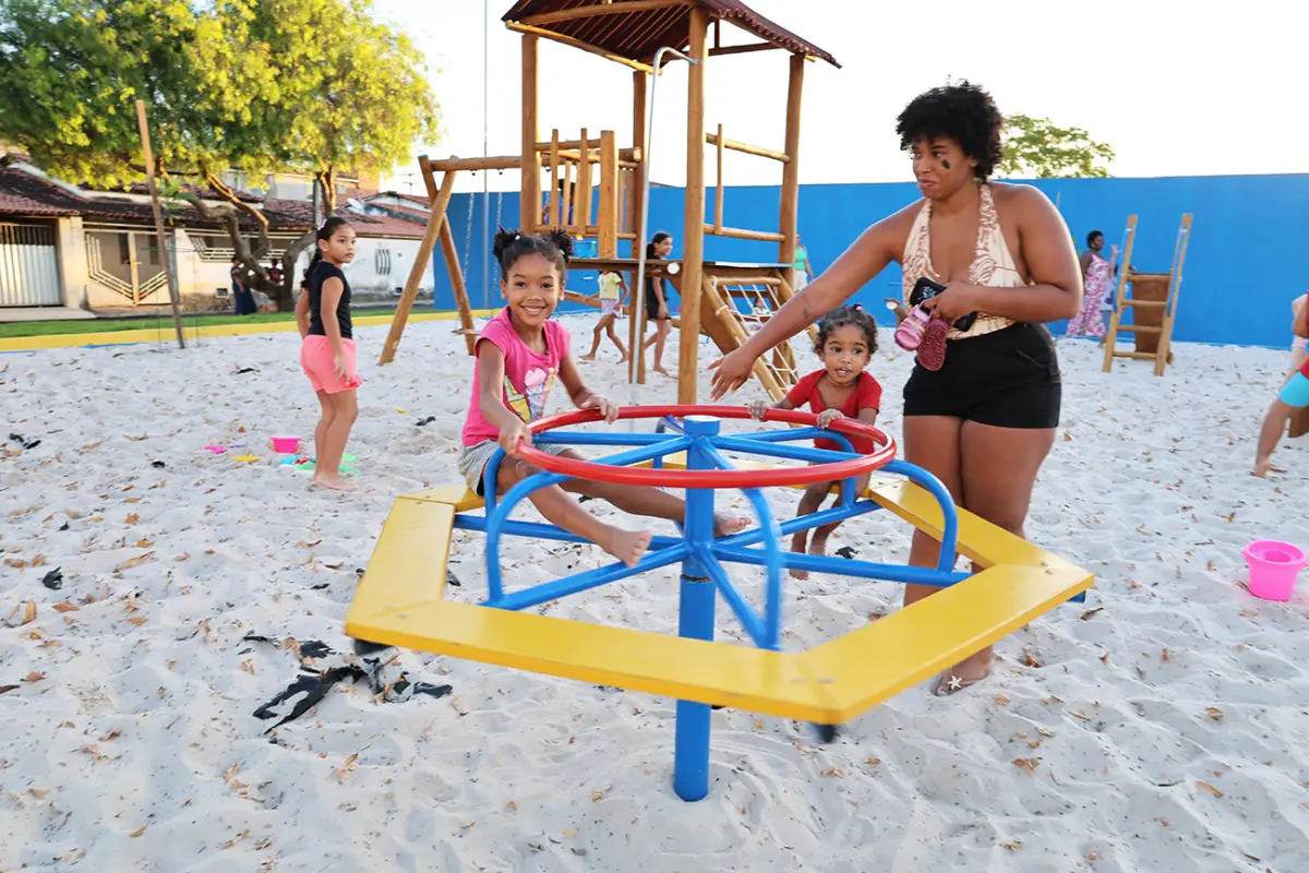 Nova praça do Feira VII chama atenção com brinquedos, academia e espaço arborizado; veja as fotos