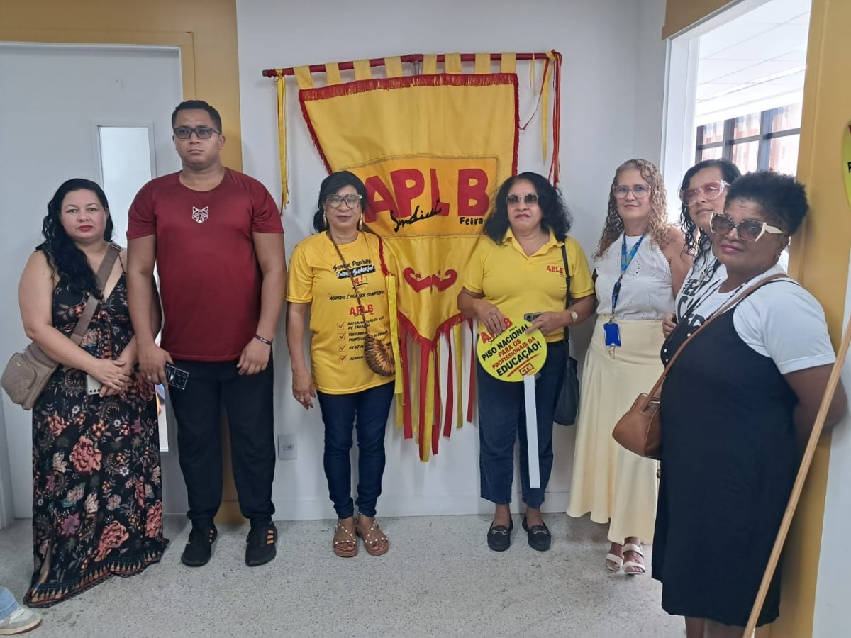 Professores reclamam de cortes no salário do mês de setembro; Prefeitura de Feira afirma que foi um erro