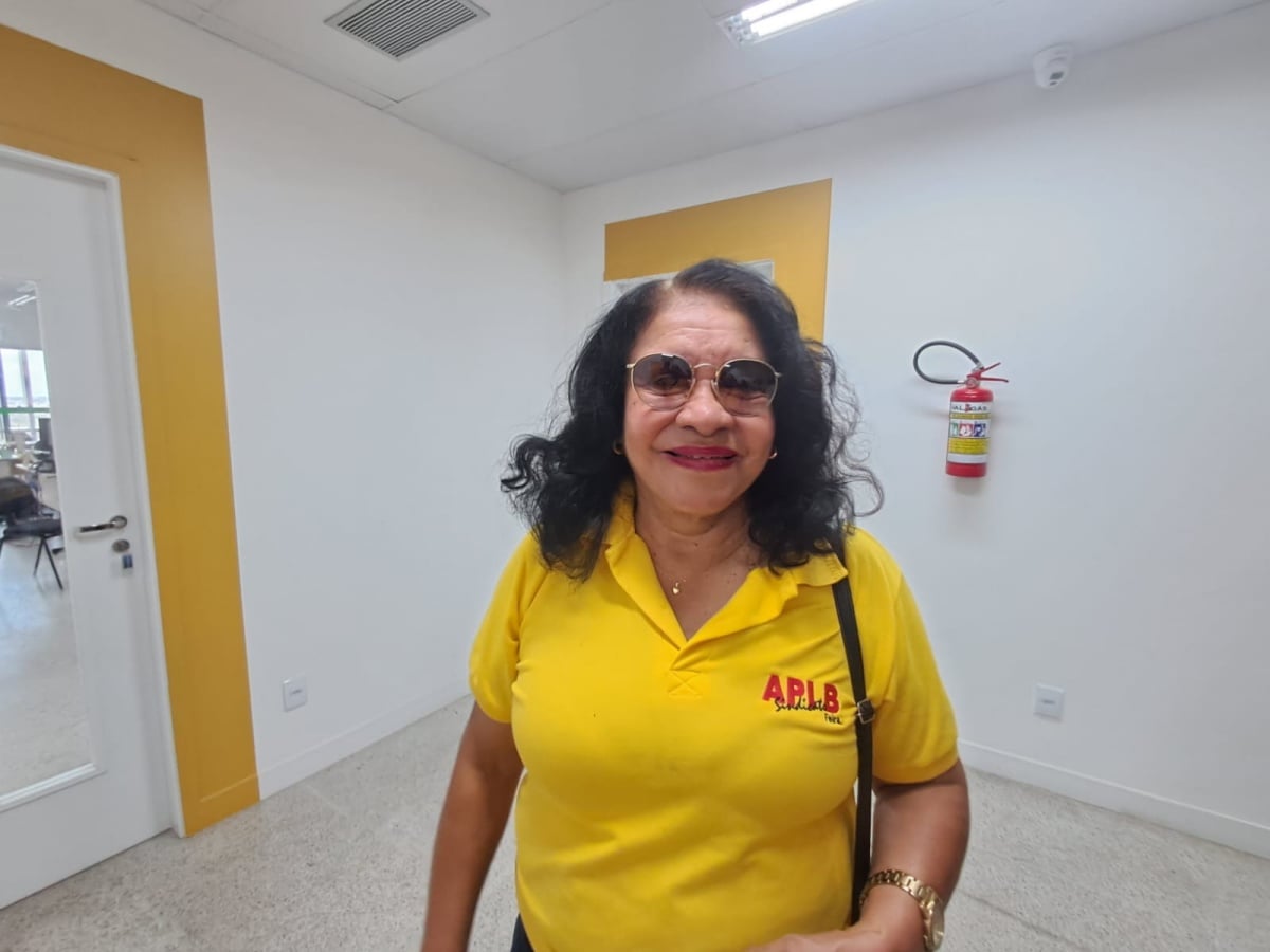 Professores reclamam de cortes no salário do mês de setembro; Prefeitura de Feira afirma que foi um erro