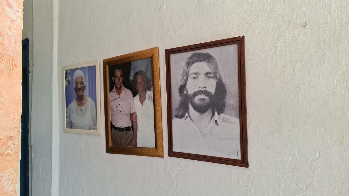 Quadros na casa de Elias 