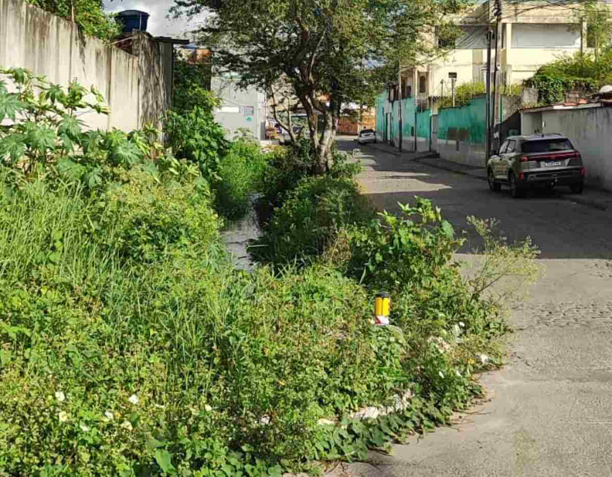 Rua Morro Verde, transversal da Rua Tupinambás, no bairro Mangabeira.