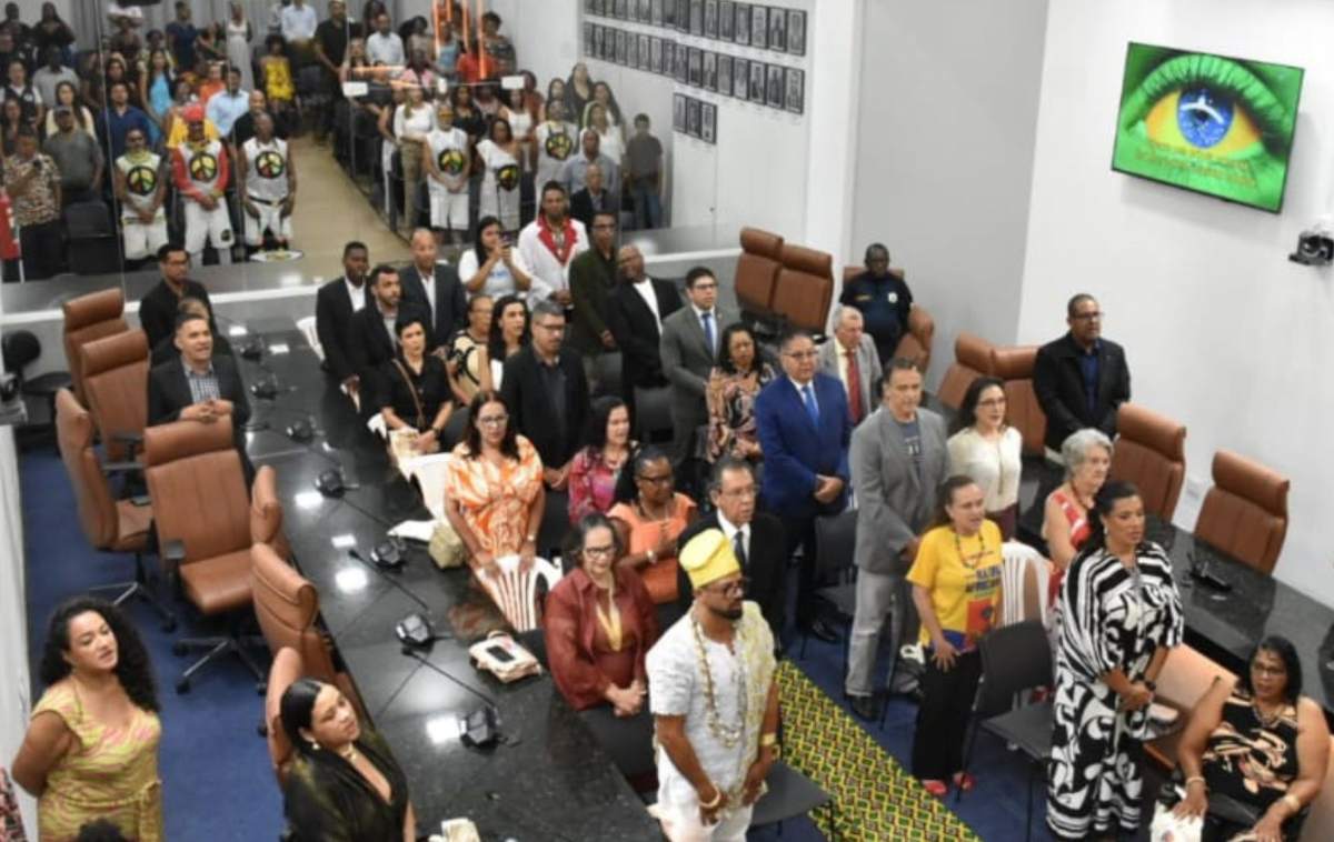 Sessão solene evidencia beleza negra e entrega honrarias a Lazinho do Olodum