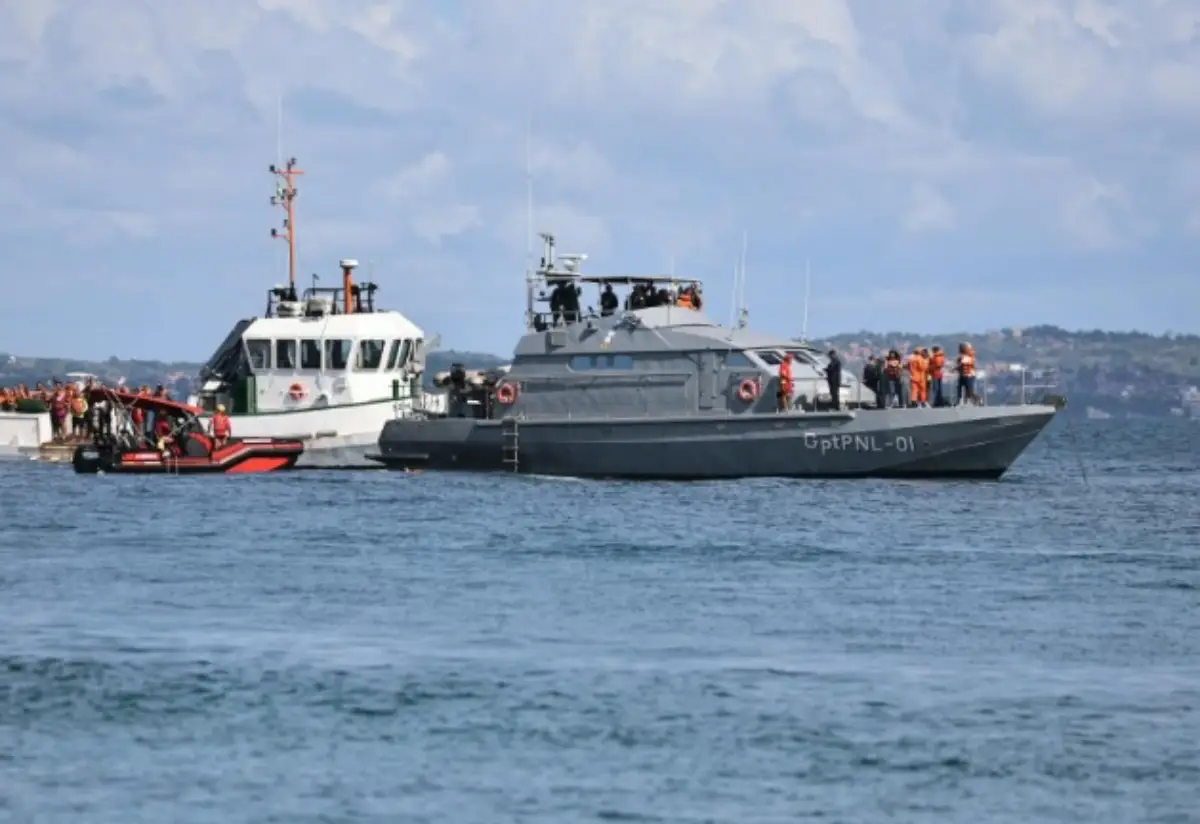 Aeroporto de Salvador realiza exercício simulado de acidente aéreo na praia do Porto da Barra; mais de 400 pessoas participaram