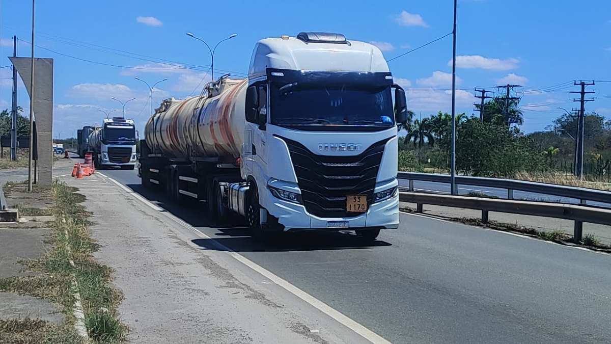 Veículos na BR-116 Sul em Feira de Santana Foto Ed Santos Acorda Cidade
