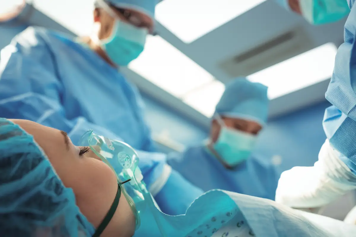 “Vou acordar durante a cirurgia?”: especialista esclarece mitos, riscos e destaca inovação da anestesia
