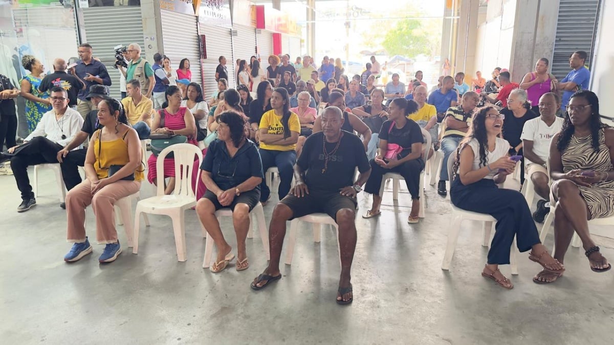anúncio do prefeito José Ronaldo no Shopping Popular