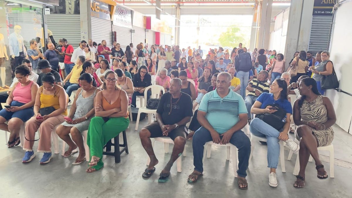 anúncio do prefeito José Ronaldo no Shopping Popular