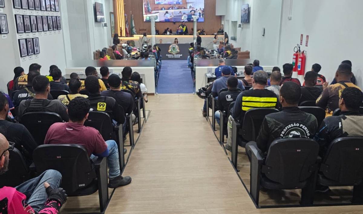 Audiência pública na Câmara Municipal de Vereadores em defesa dos direitos dos motoentregadores e mototaxistas em Feira de Santana.