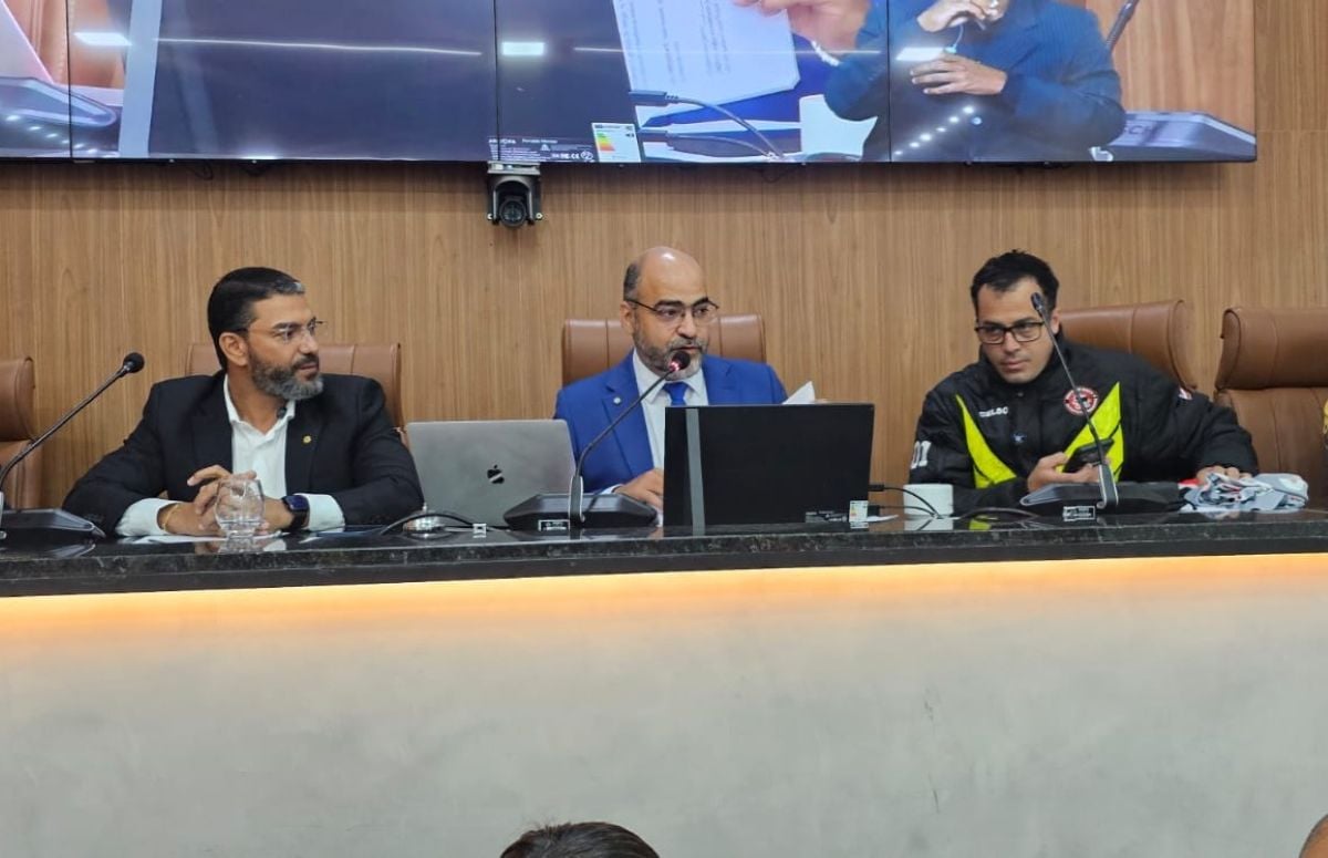 Audiência pública na Câmara Municipal de Vereadores em defesa dos direitos dos motoentregadores e mototaxistas em Feira de Santana.