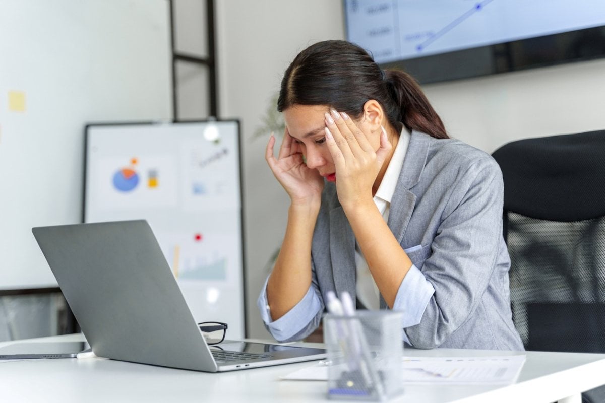 cansaço mental causando pelas telas e computador