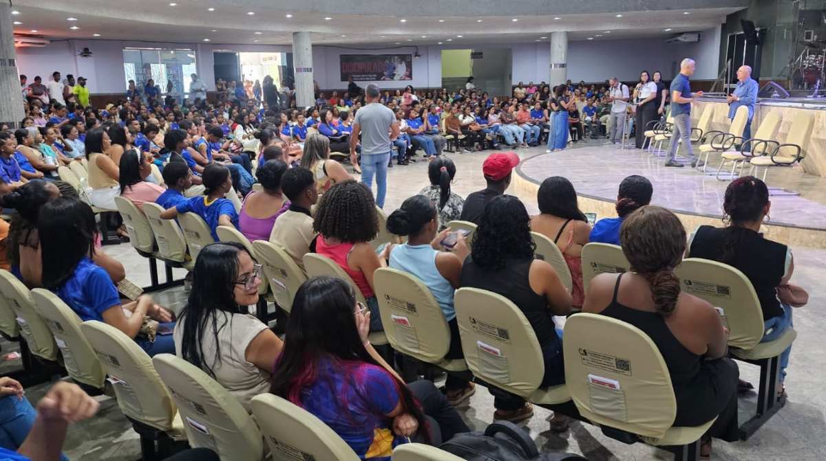cerimônia da assinatura dos contratos do programa jovem aprendiz