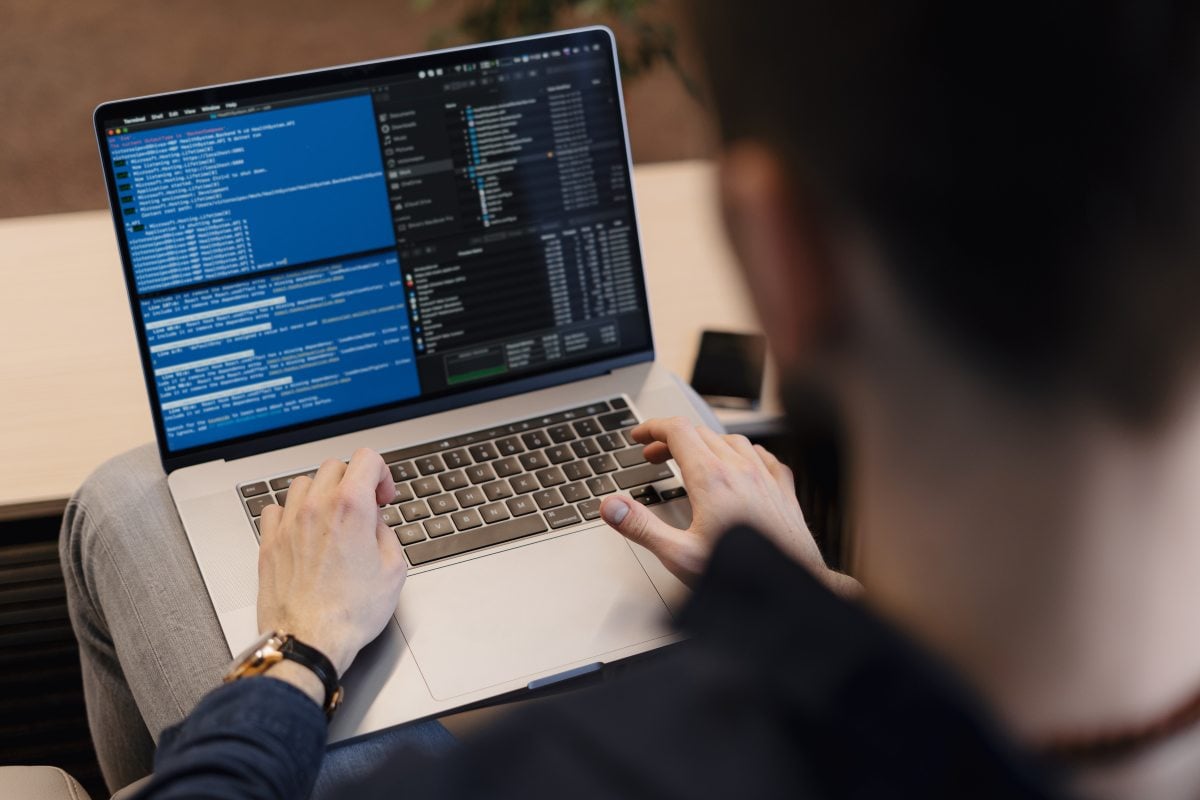 Mercado de tecnologia busca profissionais que aliem IA, conhecimento técnico e soft skills