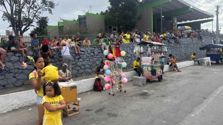 Feirenses acompanha desfile de 7 de Setembro 2026