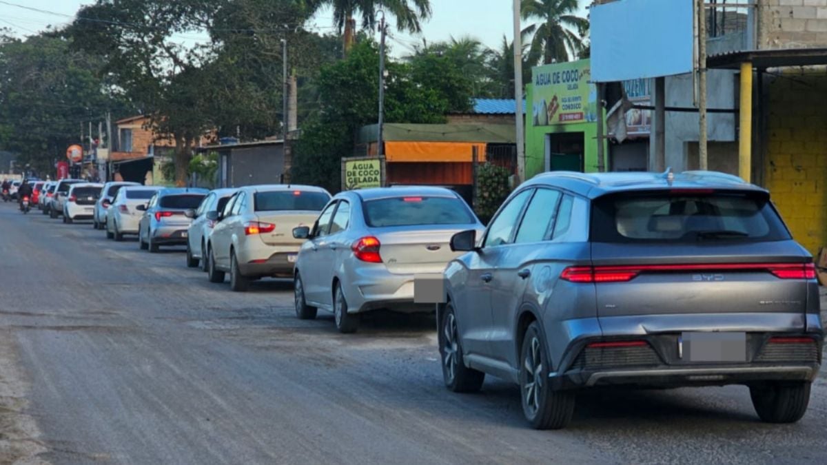 Engarrafamento Av. Artêmia Pires , bairro SIM, em Feira de Santana