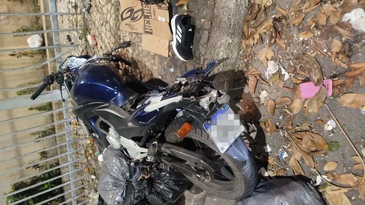 Estudante morre após moto bater contra poste no Centro de Feira de Santana