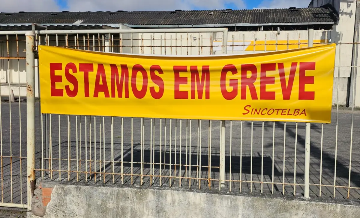 Greve dos Correios chega ao 11º dia com impasse sobre plano de saúde; dissídio é adiado
