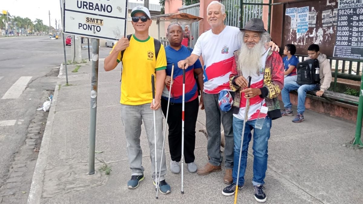 grupo de deficientes visuais