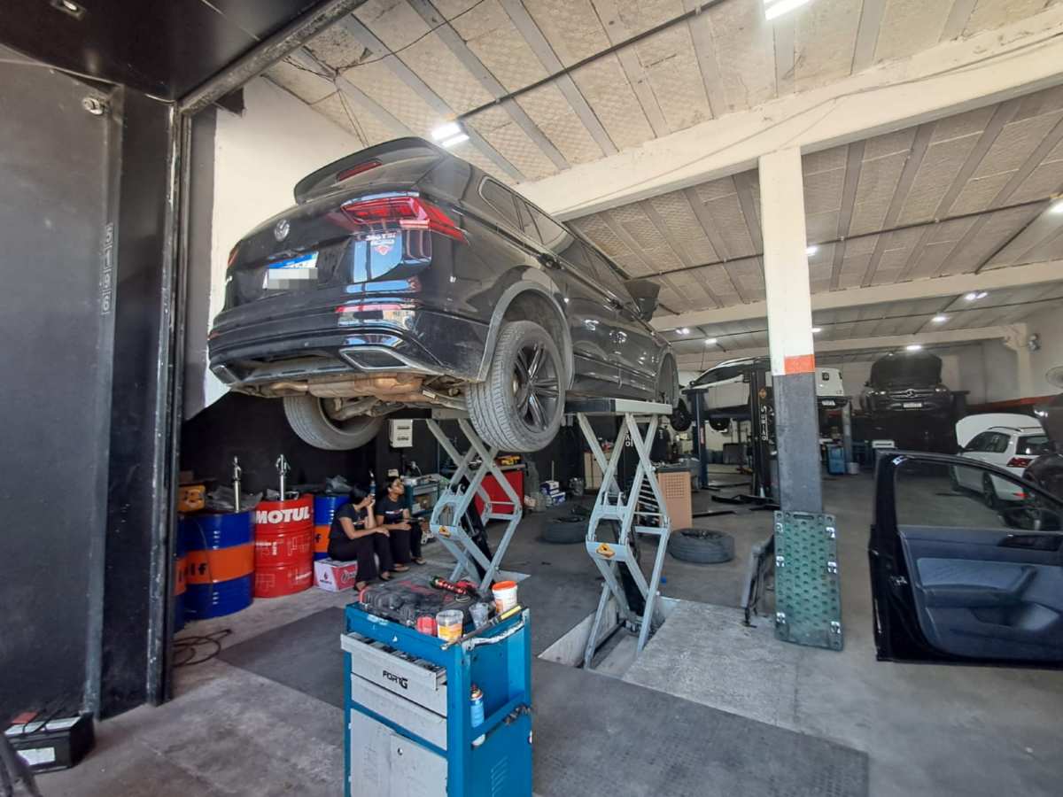 oficina de carros elétricos e híbridos