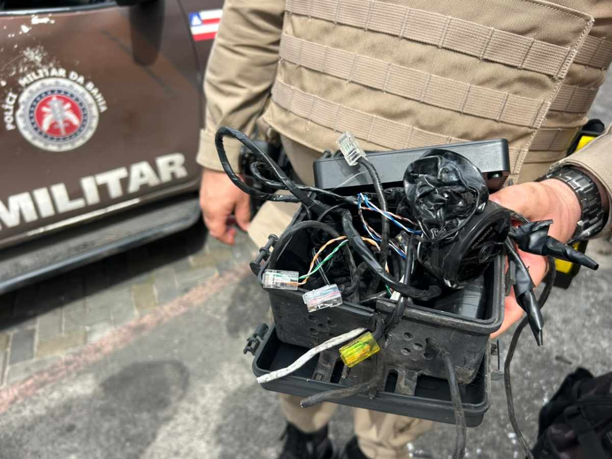 Ação da Polícia Militar retira 49 câmeras clandestinas em Salvador