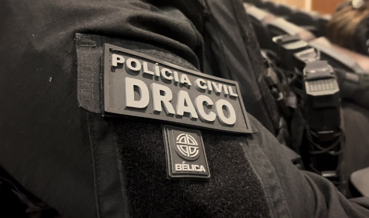 Suspeita de fraude no IPTU é presa ao desembarcar em Salvador após viagem à Espanha